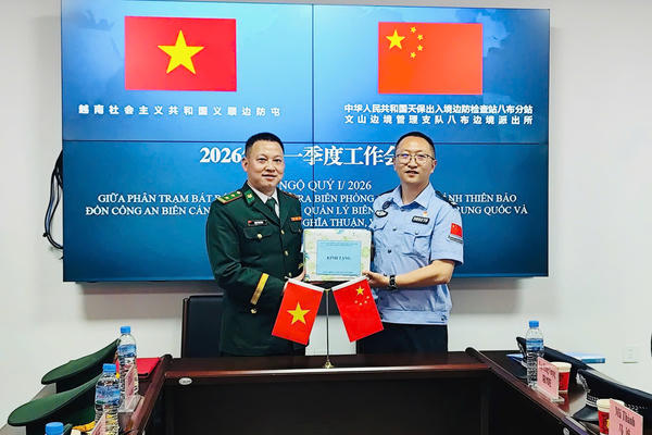 Hội ngộ giữa lực lượng biên phòng Việt Nam – Trung Quốc