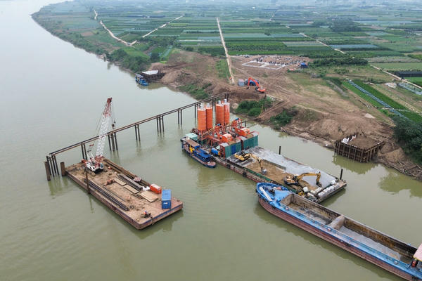 Dự án cầu Ngọc Hồi hơn 10.000 tỉ đồng thi công dang dở vì vướng mặt bằng