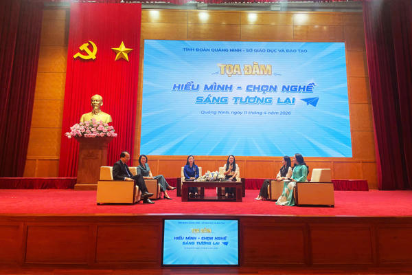 Hơn 1.000 học sinh tham gia Ngày hội tư vấn mùa thi, định hướng nghề nghiệp tại Quảng Ninh