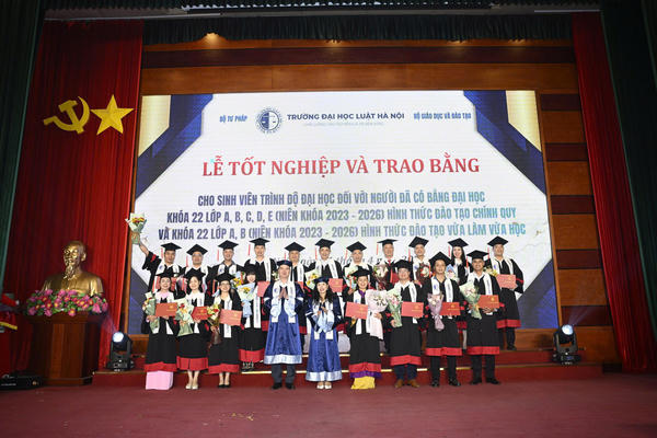 Hành trình chinh phục trường Luật ở tuổi 40, 50 của những sinh viên lớp VB2-22A