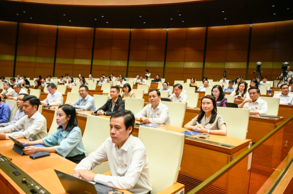 Quốc hội thông qua nghị quyết giảm thuế xăng, dầu về 0 đồng đến hết tháng 6/2026
Quốc hội thông qua nghị quyết giảm thuế xăng, dầu về 0 đồng đến hết tháng 6/2026