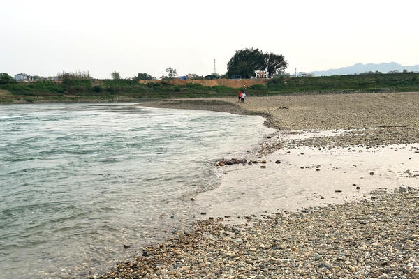 Tuyên Quang cảnh báo nguy cơ đuối nước tại bãi tắm tự phát trên sông Lô Tuyên Quang cảnh báo nguy cơ đuối nước tại bãi tắm tự phát trên sông Lô