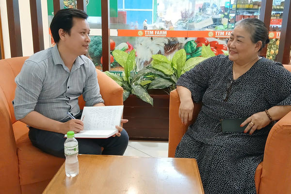 Chuyện về nữ Tổ trưởng dân phố hơn một thập kỉ “giữ lửa” bình yên cho khu dân cư Chuyện về nữ Tổ trưởng dân phố hơn một thập kỉ “giữ lửa” bình yên cho khu dân cư