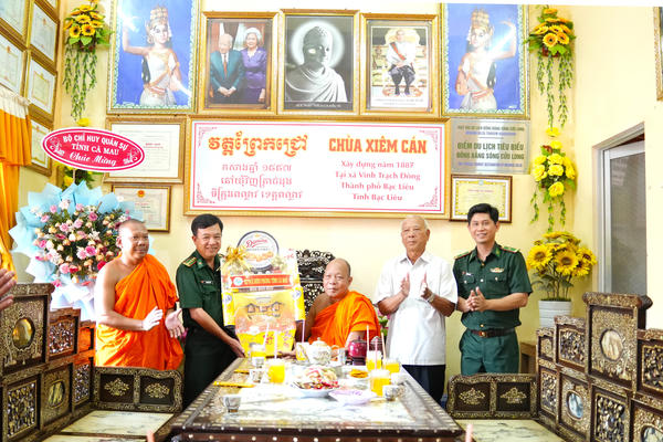 Biên phòng Cà Mau đồng hành cùng đồng bào Khmer dịp Tết Chôl Chnăm Thmây Biên phòng Cà Mau đồng hành cùng đồng bào Khmer dịp Tết Chôl Chnăm Thmây