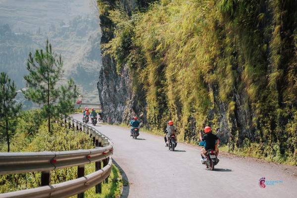 Siết chặt tour 'phượt' bằng xe máy ở Tuyên Quang sau vụ du khách Anh gặp nạn Siết chặt tour 'phượt' bằng xe máy ở Tuyên Quang sau vụ du khách Anh gặp nạn