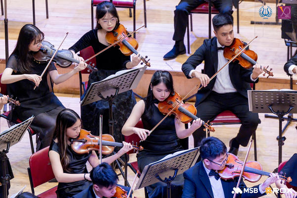 Bản đối thoại đa thanh trong giao hưởng “Melodies of Triumph”