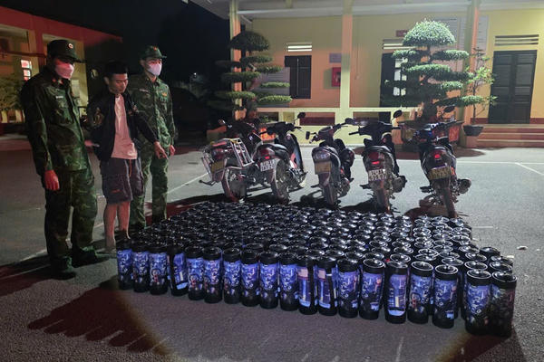 BĐBP Hoành Mô bắt giữ đối tượng vận chuyển thuê 184 bình khí cười BĐBP Hoành Mô bắt giữ đối tượng vận chuyển thuê 184 bình khí cười