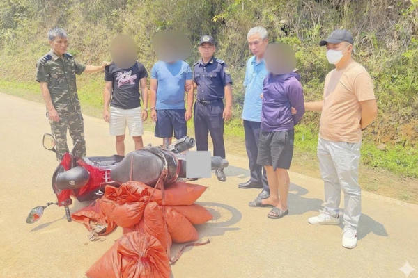 Bắt quả tang nhóm đối tượng vận chuyển gần 60kg vảy nghi tê tê tại khu vực biên giới