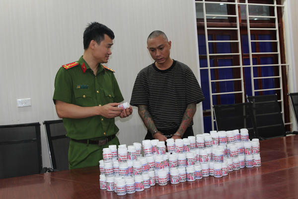 Chân dung người đàn ông bán thuốc giả, quảng cáo “bủa vây” Nghệ An