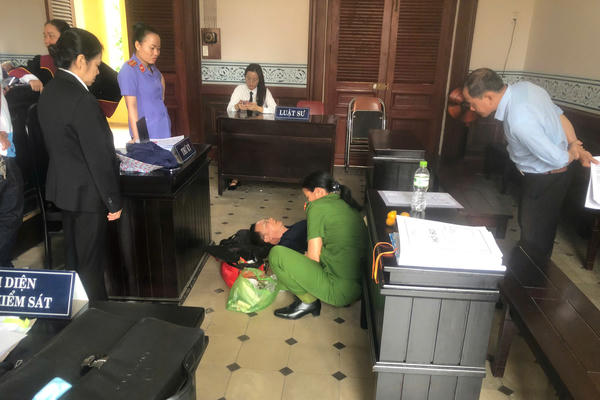 Đương sự ngất xỉu tại tòa
