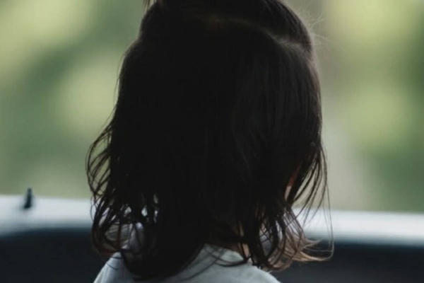 Bé gái hơn 2 tuổi tử vong thương tâm do bố bỏ quên trên xe ô tô suốt 7 giờ ở Nghệ An