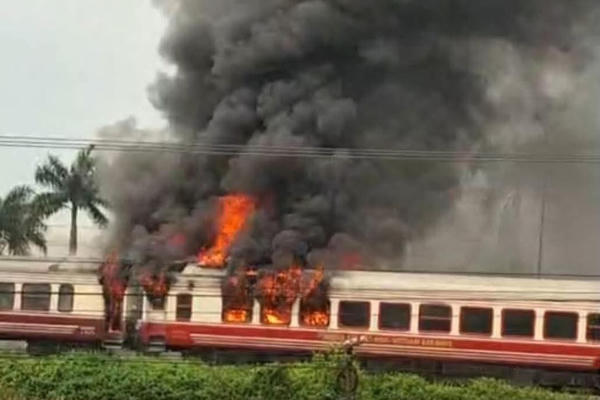 Cháy tàu khách NP6 trên tuyến Hà Nội - Hải Phòng
