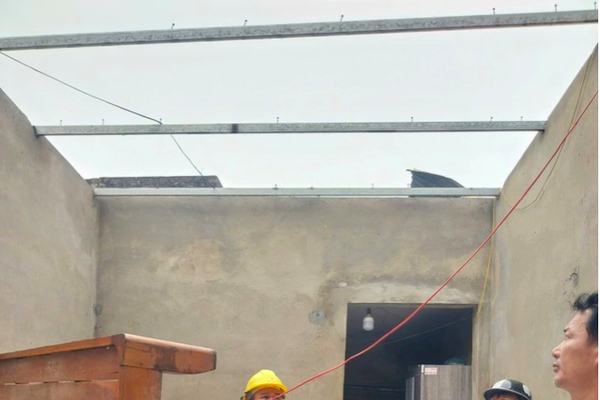 Dông lốc và mưa đá gây thiệt hại nặng tại Thanh Hóa
