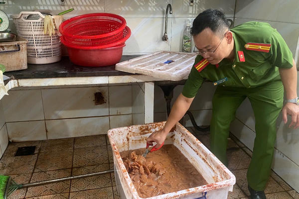 Chủ tịch xã, phường, đặc khu phải chịu trách nhiệm nếu để xảy ra vi phạm thực phẩm