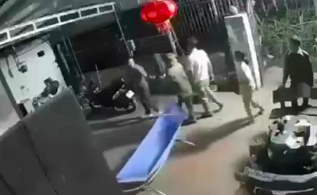 Bắt khẩn cấp đối tượng dùng dao đâm tử vong trưởng thôn ở Ninh Bình