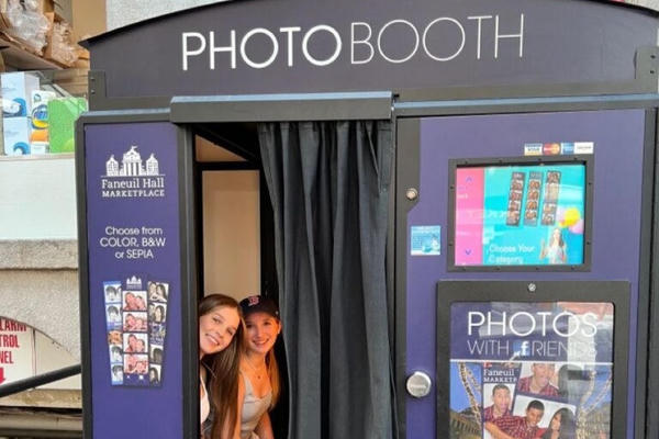 Photobooth tiện lợi nhưng “hở sườn” bảo mật: Lộ dữ liệu cá nhân chỉ sau một cú quét QR