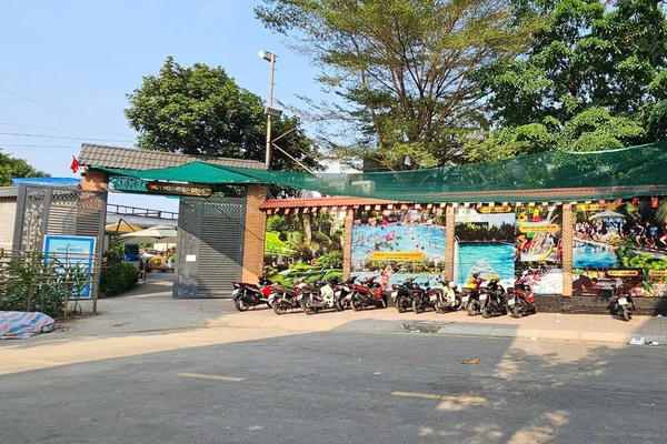 Bé trai 6 tuổi tử vong thương tâm trong hồ bơi ở TP HCM