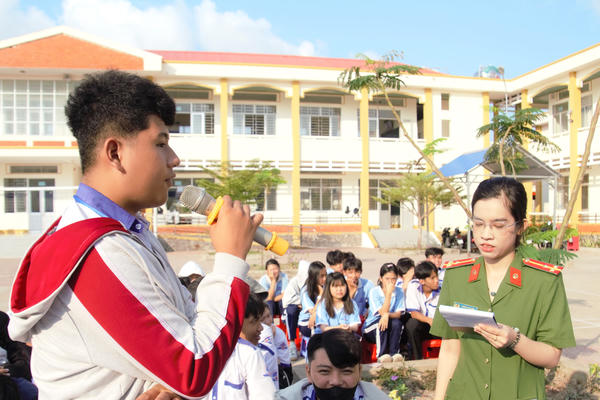 Cà Mau: Tuyên truyền, phổ biến pháp luật bằng hình thức “Phiên tòa giả định” cho học sinh