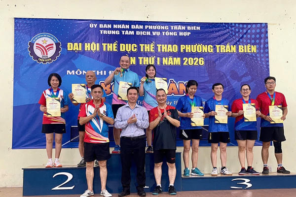 Sôi nổi giải bóng bàn ở phường Trấn Biên