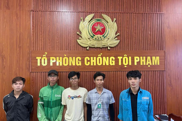 Tạm giữ nhóm thanh thiếu niên gây rối tại vòng xoay Bến Cam