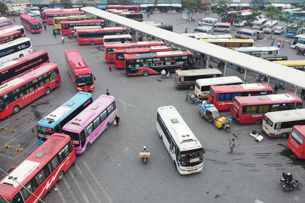 Bộ Xây dựng yêu cầu không để thiếu phương tiện, siết giá vé dịp lễ 30/4–1/5