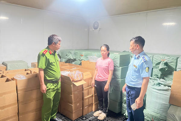 Quảng Ninh: Tiêu hủy hơn 13.500 gia cầm giống và gần 3 tấn lòng lợn không rõ nguồn gốc