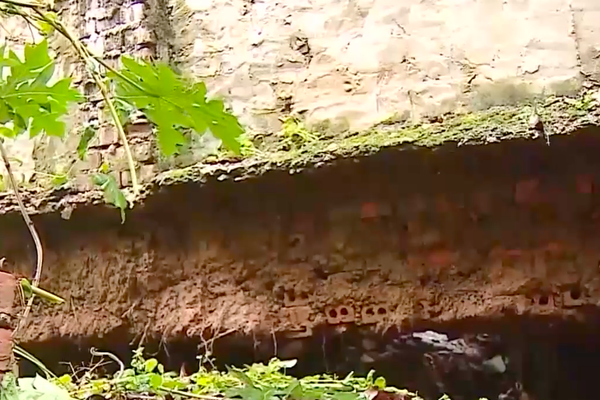 Sạt lở nghiêm trọng đê tả sông Thao: Công bố tình huống khẩn cấp, khẩn trương di dời dân
