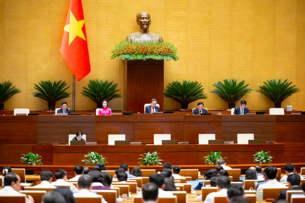 Trao 199 thẩm quyền đặc thù cho Thủ đô, siết chặt kiểm soát quyền lực
