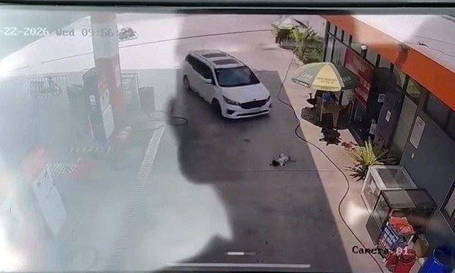 Công an TP HCM thông tin nóng lý do bé gái 2 tuổi bị ôtô cán tử vong trong khu vực cây xăng