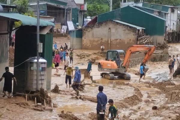 Người dân xã Mường Lạn (Sơn La) thắc mắc vì không nhận được tiền hỗ trợ mưa lũ