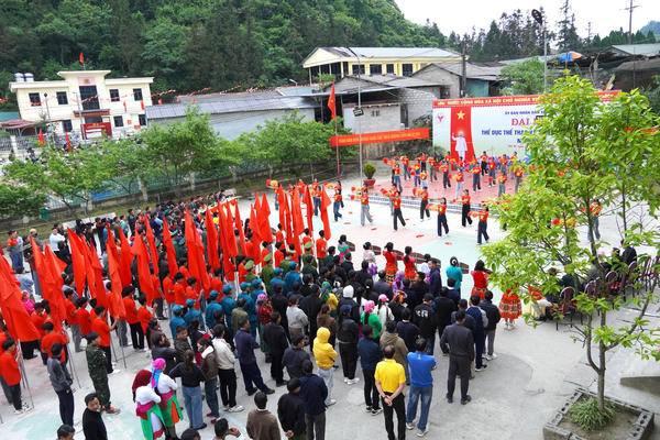 Sôi nổi Đại hội Thể dục thể thao và Ngày hội văn hóa ở xã biên giới Sơn Vĩ