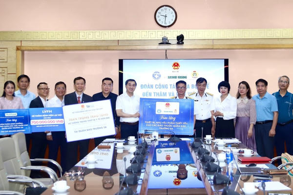 Chung tay chăm sóc sức khỏe quân và dân tại Trường Sa