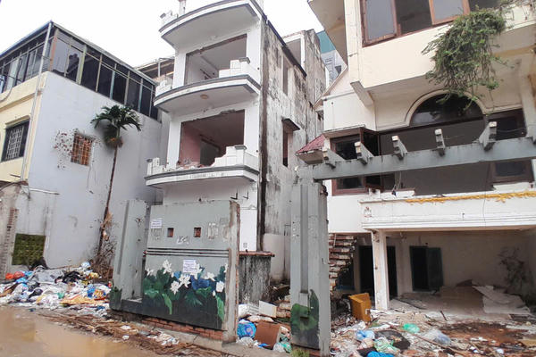 Cận cảnh loạt công trình đang phá dỡ để giao mặt bằng xây cầu Tứ Liên