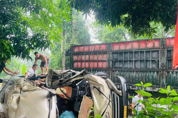 Lật xe chở khách du lịch ở Tuyên Quang, nhiều người thoát nạn