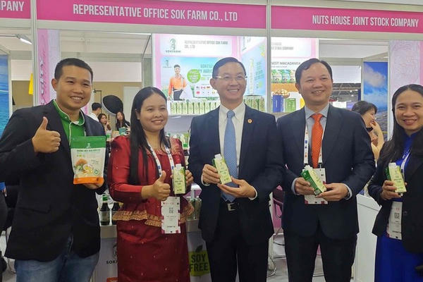 Việt Nam tiếp tục duy trì vị trí đối tác thương mại thứ 10 của Singapore
