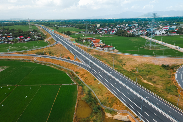 Thông xe tuyến cao tốc từ Quảng Ngãi đến hầm Cù Mông từ ngày 29/4