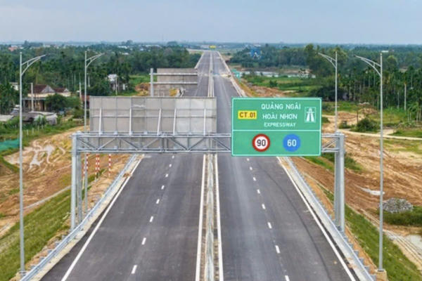 Thông xe cao tốc Hoài Nhơn – Quy Nhơn từ 29/4, hoàn thiện trục Bắc – Nam qua miền Trung