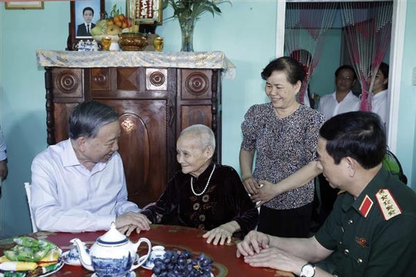 Tổng Bí thư, Chủ tịch nước Tô Lâm thăm nguyên lãnh đạo, tri ân Mẹ Việt Nam Anh hùng dịp 30/4