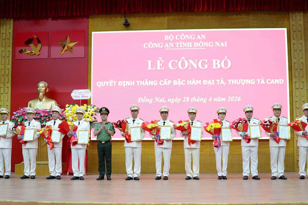 Công an tỉnh Đồng Nai tổ chức Lễ công bố quyết định thăng cấp bậc hàm
