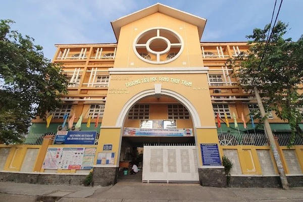 25 học sinh và bảo mẫu nhập viện nghi ngộ độc thực phẩm tại TP.HCM