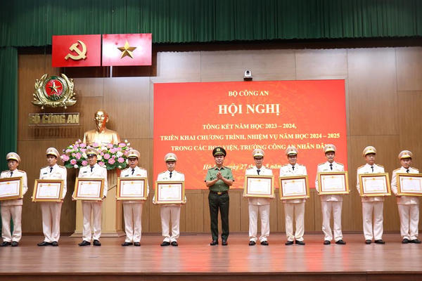 Đề nghị xét tặng danh hiệu NGND, NGUT cho 31 nhà giáo CAND