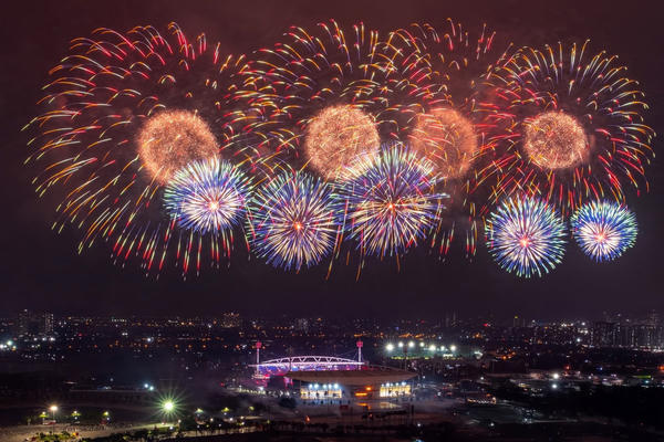 Mãn nhãn với màn pháo hoa rực sáng bầu trời Mỹ Đình trong chương trình nghệ thuật đặc biệt  “Âm vang Tổ quốc”