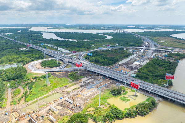 CSGT phân luồng lưu thông qua Nhơn Trạch dịp lễ 30/4 - 1/5 giảm tải cho QL51