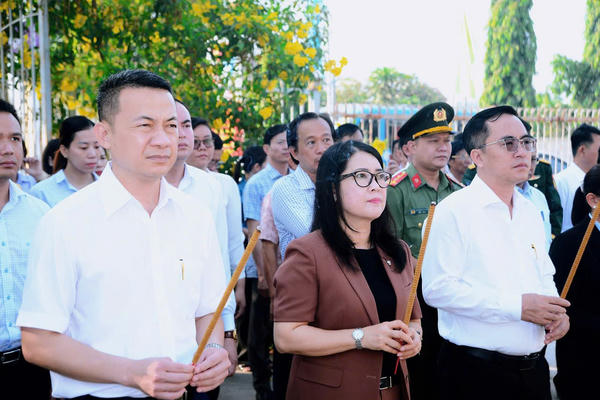 Phường Long Hưng tổ chức lễ dâng hương tri ân các anh hùng liệt sĩ nhân dịp 30/4