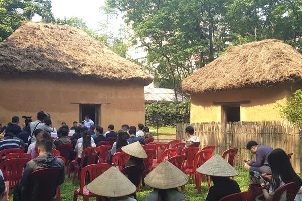 Câu chuyện cổ tích viết bằng đất sét và đôi tay những người thợ Hà Nhì