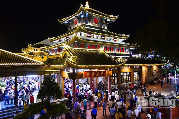 Linh thiêng Miếu Bà Chúa Xứ Núi Sam 