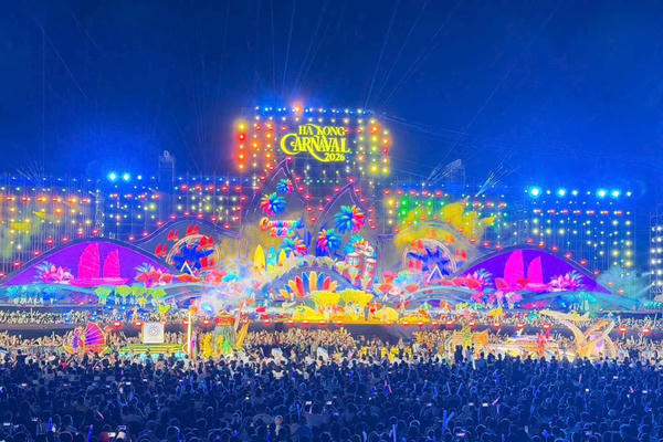 Carnaval Hạ Long 2026: Kỳ quan bừng sáng bên vịnh Di sản