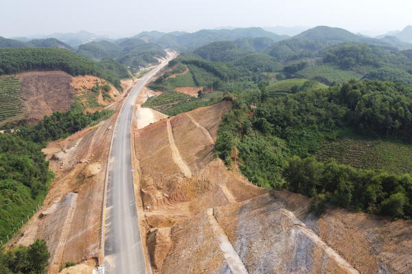 Hơn 150 mũi thi công xuyên lễ, cao tốc Tuyên Quang - Hà Giang tăng tốc về đích