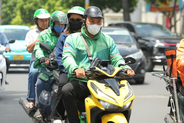 Hà Nội đề xuất hạn chế xe ôm công nghệ chạy xăng tại vùng phát thải thấp