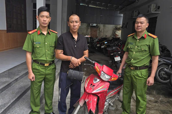 Mang 8 tiền án, tiền sự, vẫn tiếp tục đi cướp giật